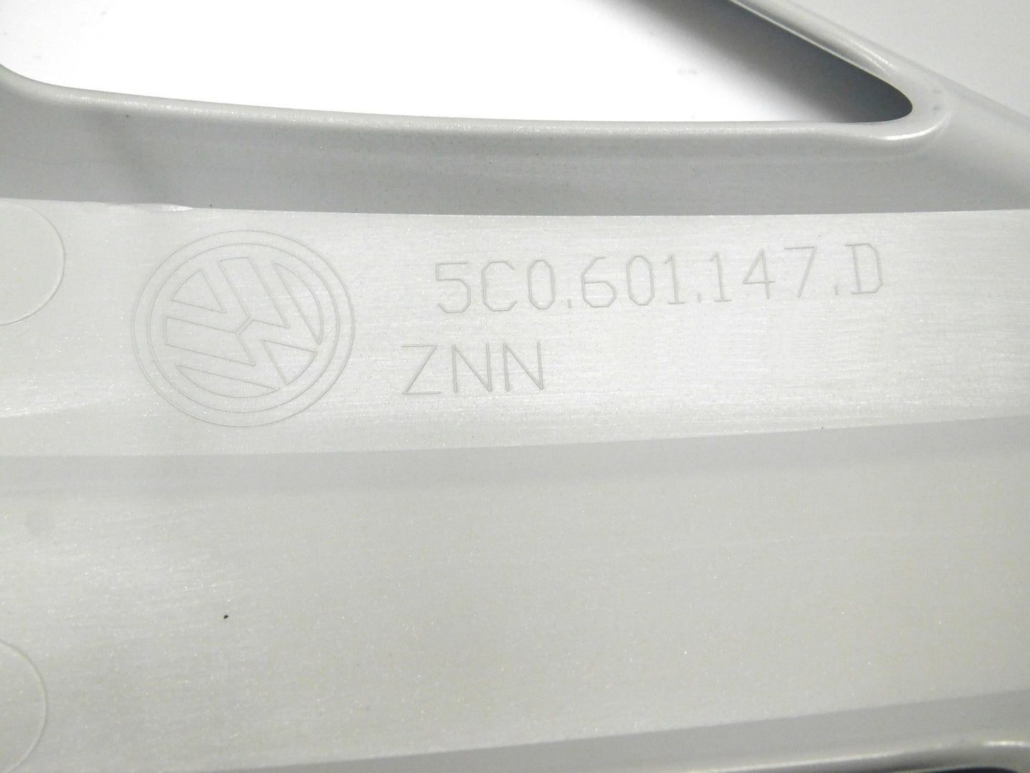 Genuine OEM VW Hubcap Jetta 2015-2018 Wheel Cover fits 15" wheel R15, Broken Tab