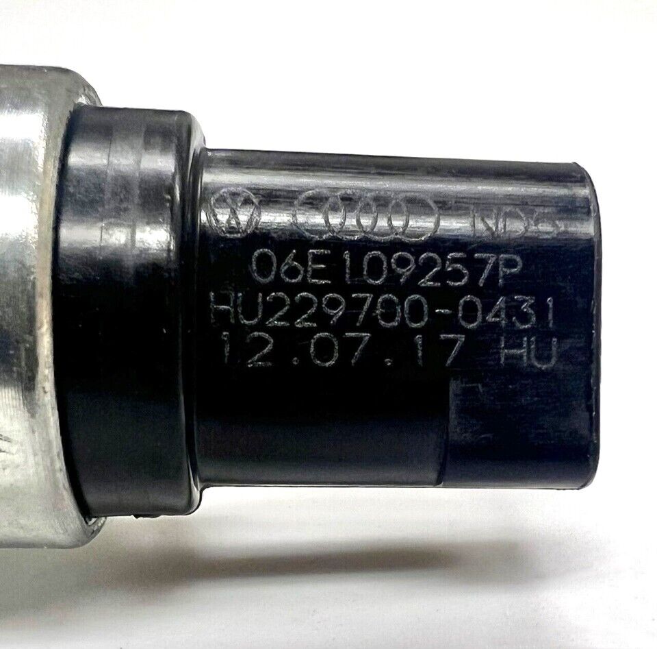 New Genuine VW OEM VW Camshaft Timing Solenoid Valve Jetta Beetle 2.5 2006-2014