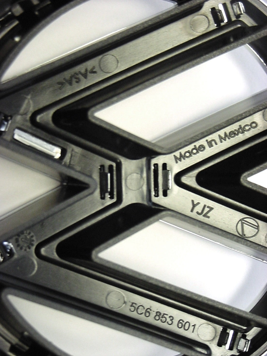 New Genuine VW Emblem Jetta-Sedan 2011-14 MK6 Volkswagen OEM Front Grille Badge