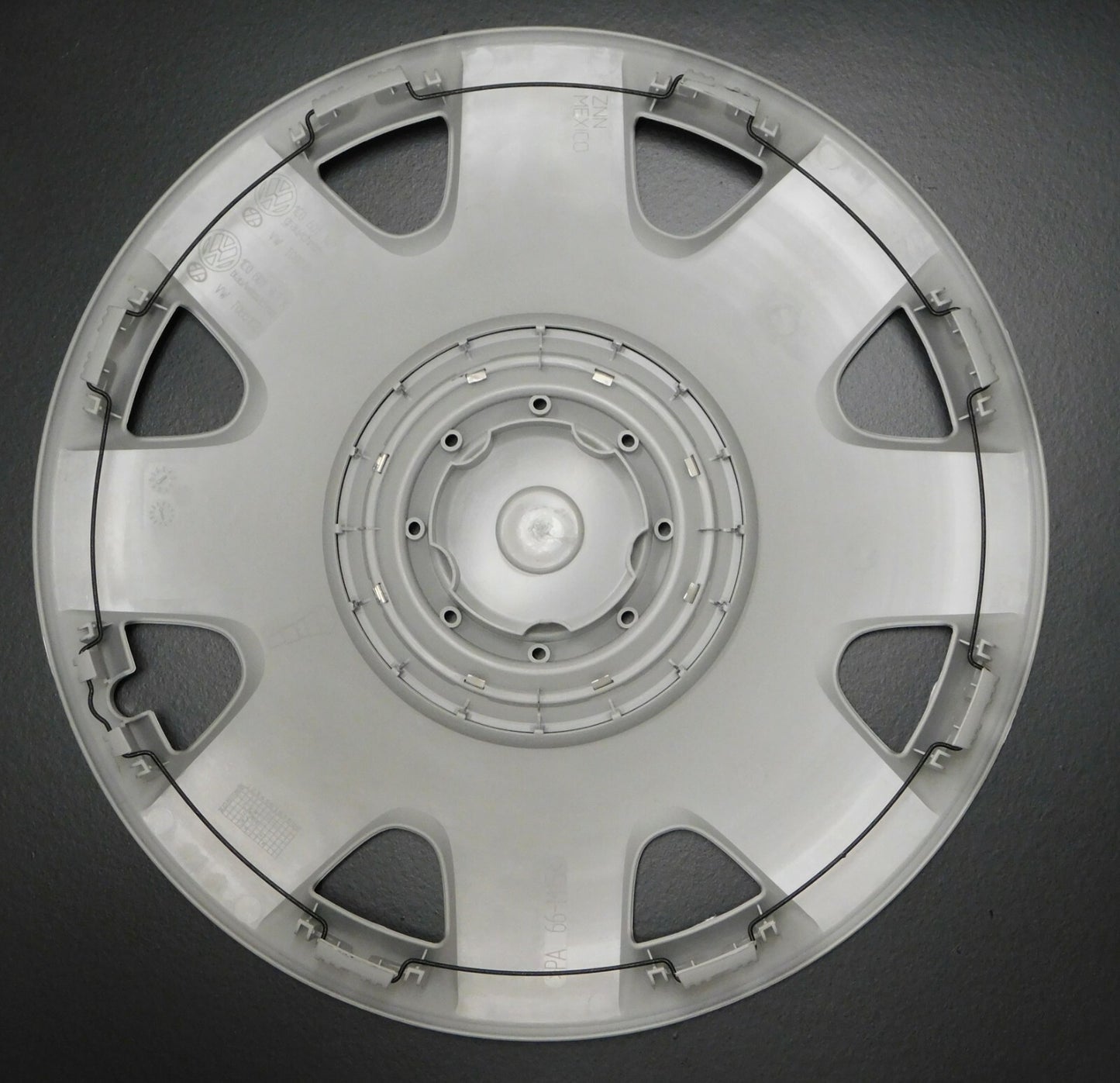 New Genuine OEM VW Hubcap Beetle 2002-2005 8-spoke cover fits 16 inch wheel rim