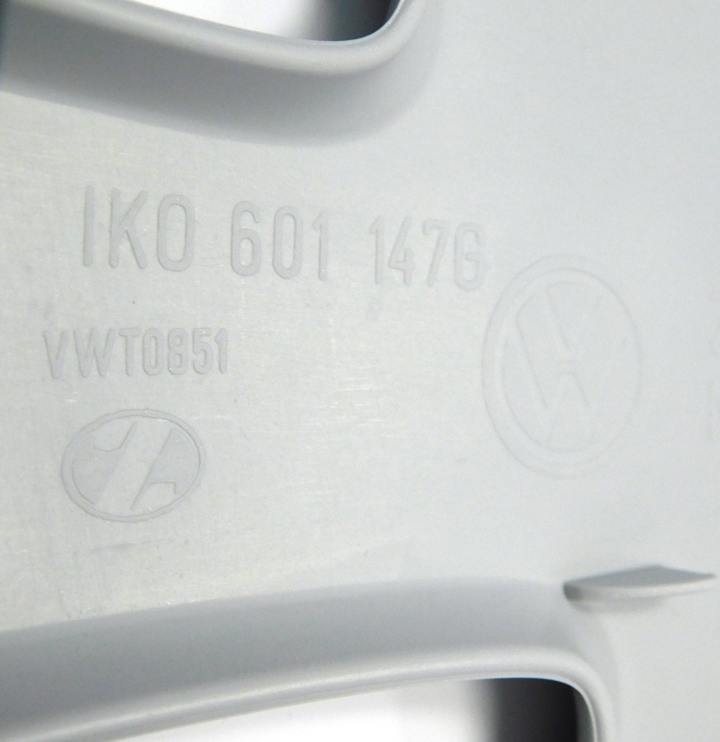 New Genuine OEM VW Hubcap Jetta Rabbit 2005-2010 14-spoke Cover fits 16" wheel