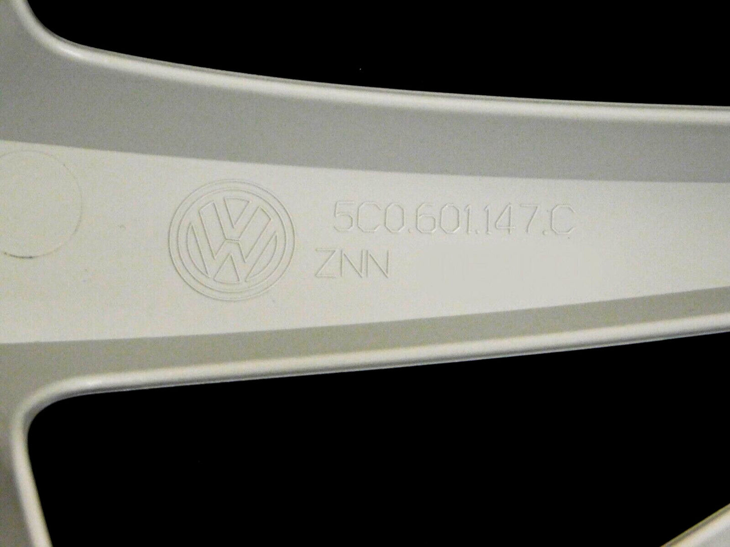 Genuine OEM VW Hubcap Beetle  & Convertible 2012-19 Cover fits 16" wheel OpenBox