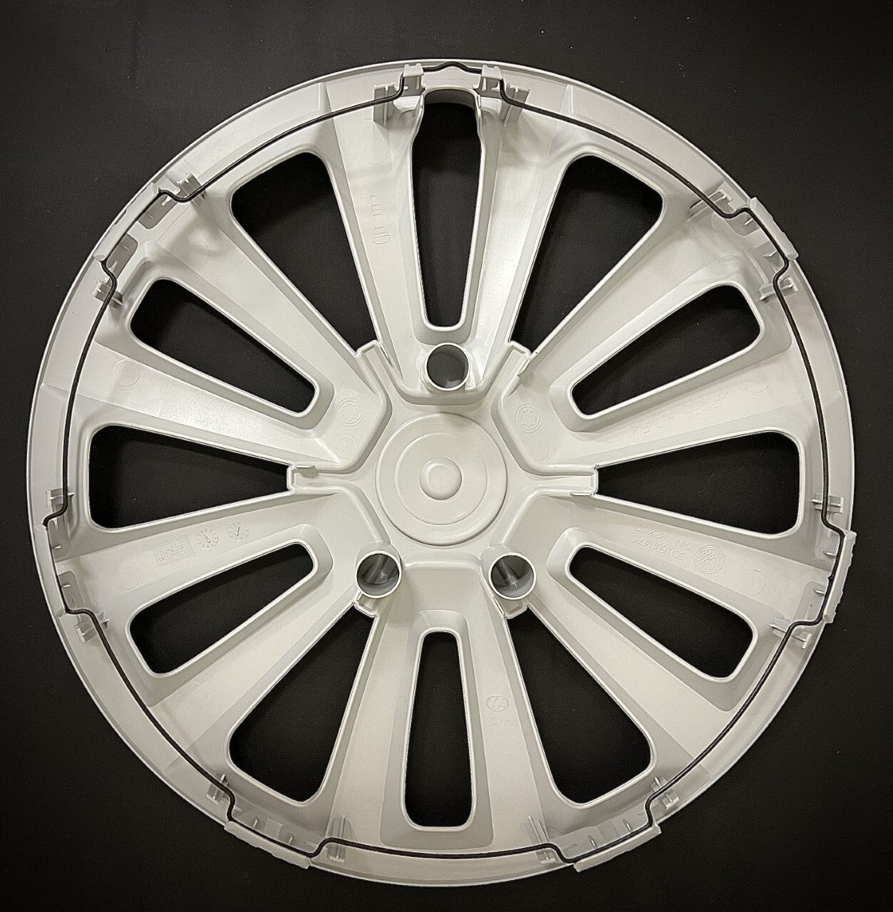 Genuine OEM VW Hubcap Beetle  & Convertible 2012-19 Cover fits 16" wheel OpenBox