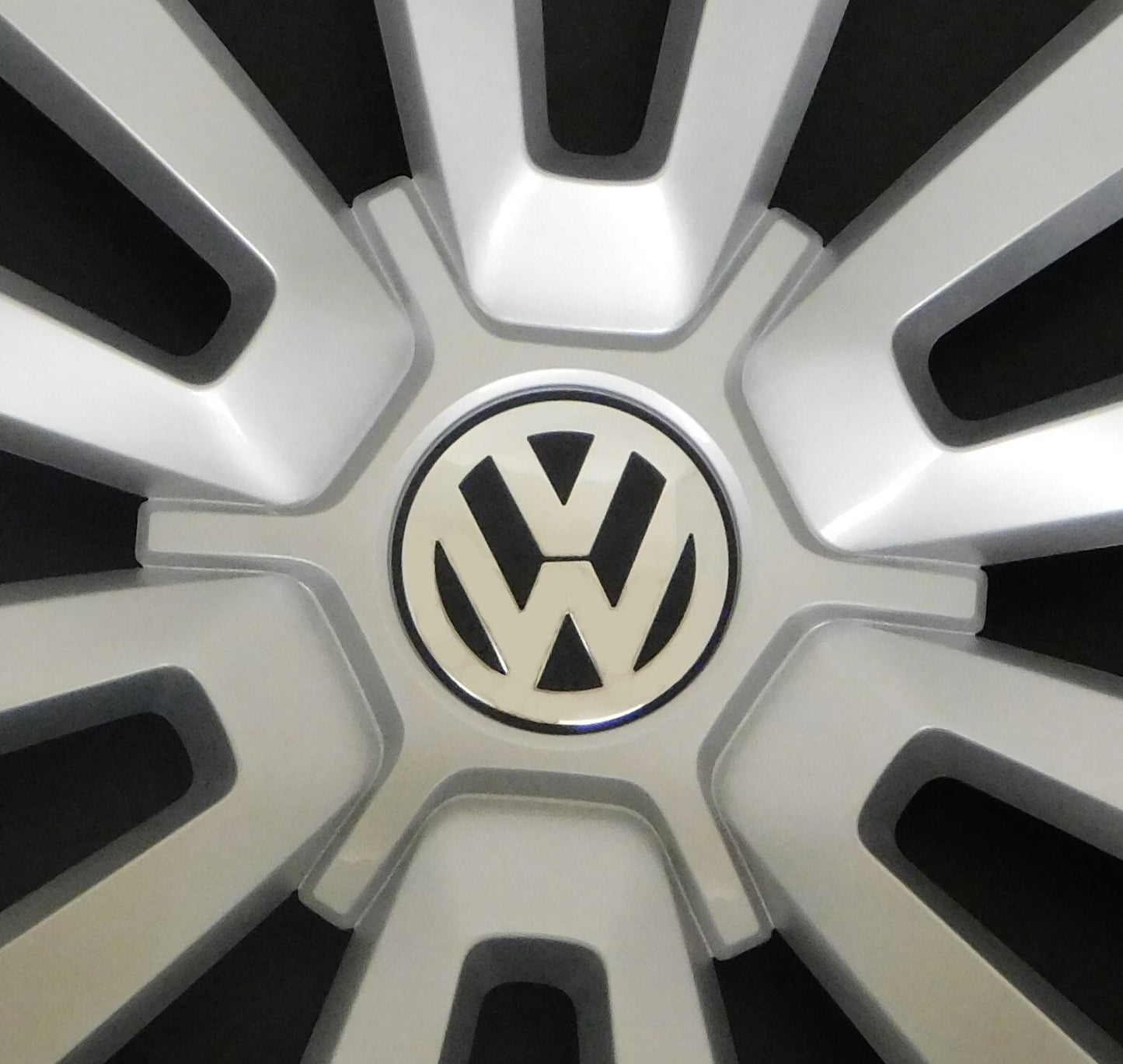 Genuine OEM VW Hubcap Beetle  & Convertible 2012-19 Cover fits 16" wheel OpenBox