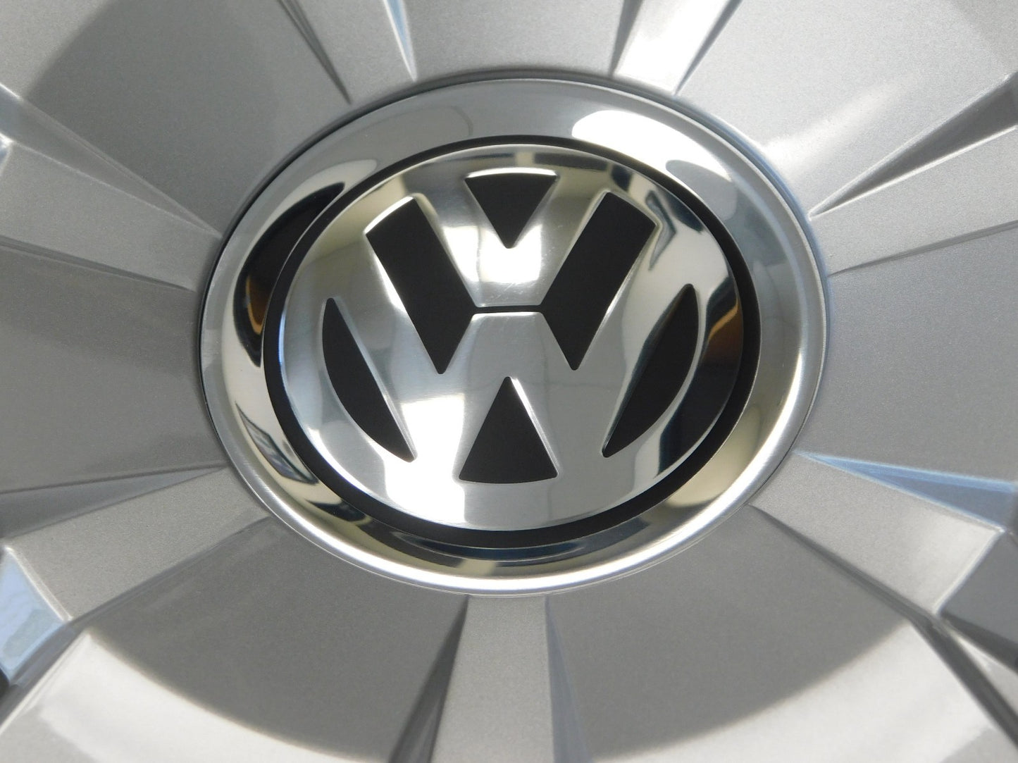 Genuine OEM VW Hubcap Jetta-Sedan 2011-2014 Cover fits 16" wheel , Small Scratch